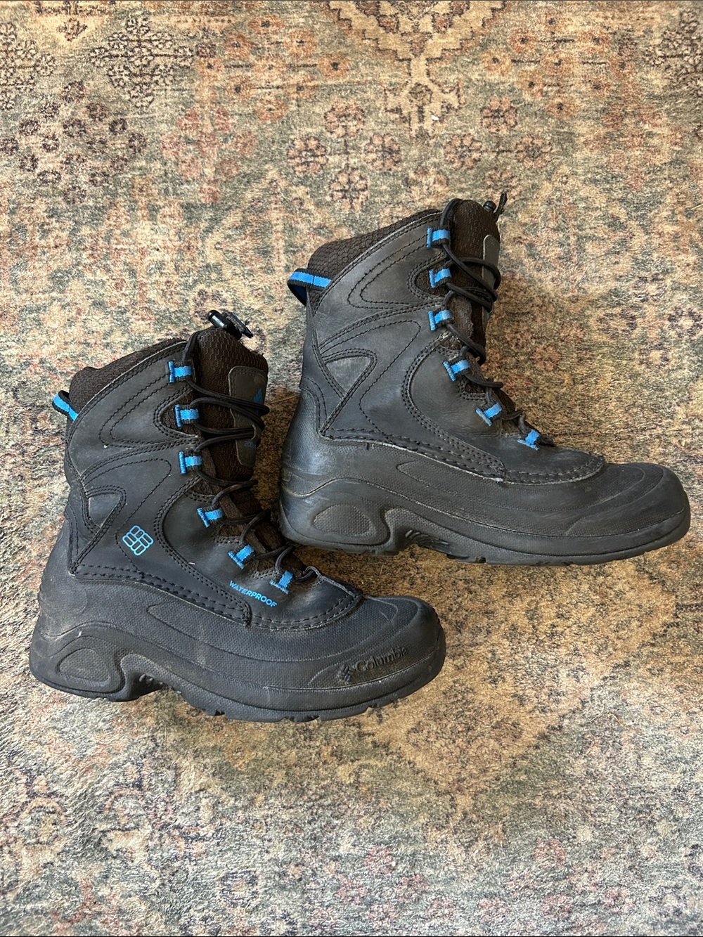 Columbia waterproof Kids Black Boots with Blue Accents, size 3, no laces